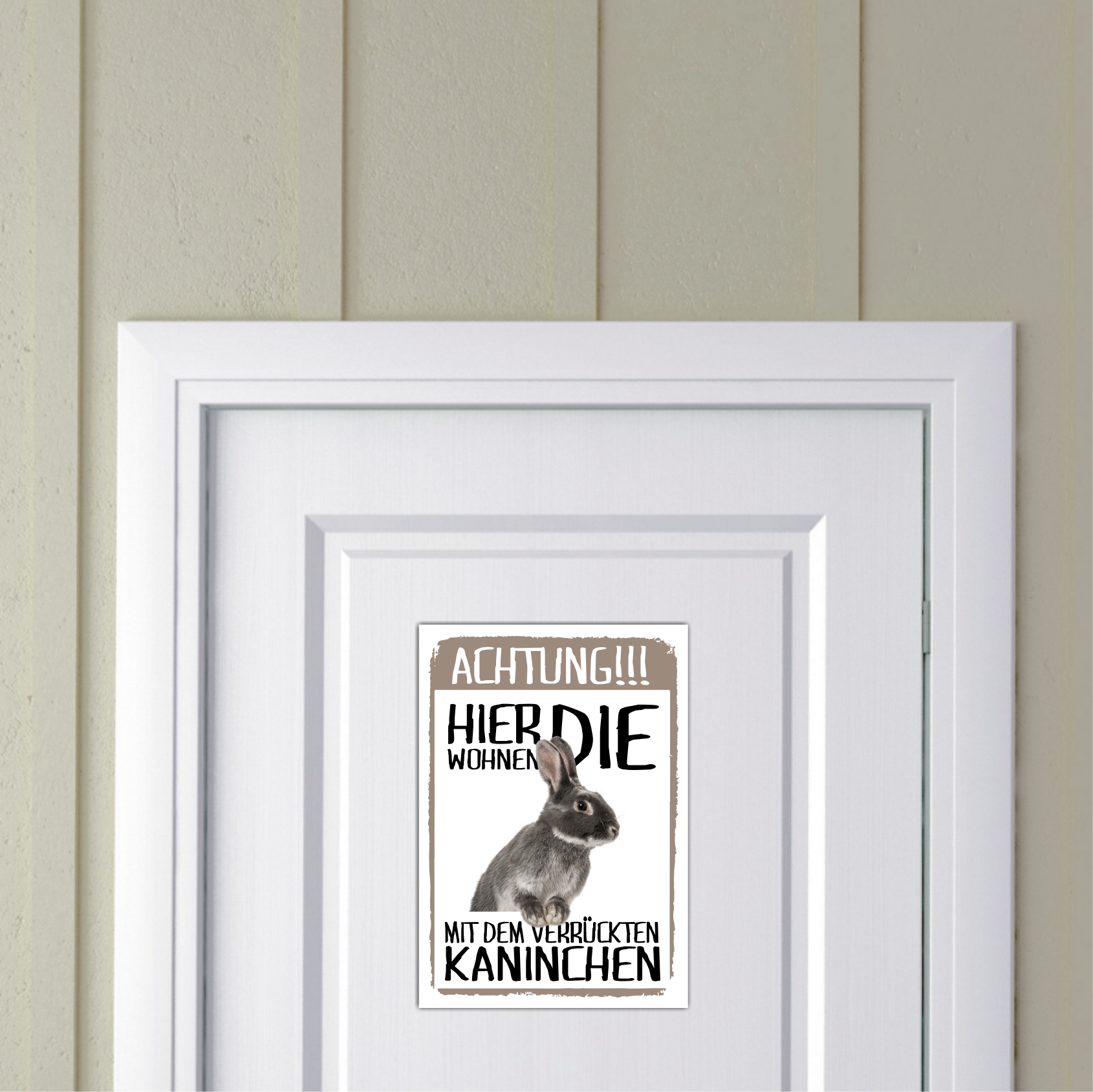 Hier wohnen die ... mit dem Verrückten Kaninchen Türschild Warnschild Spruch Schild happy Design by Siviwonder