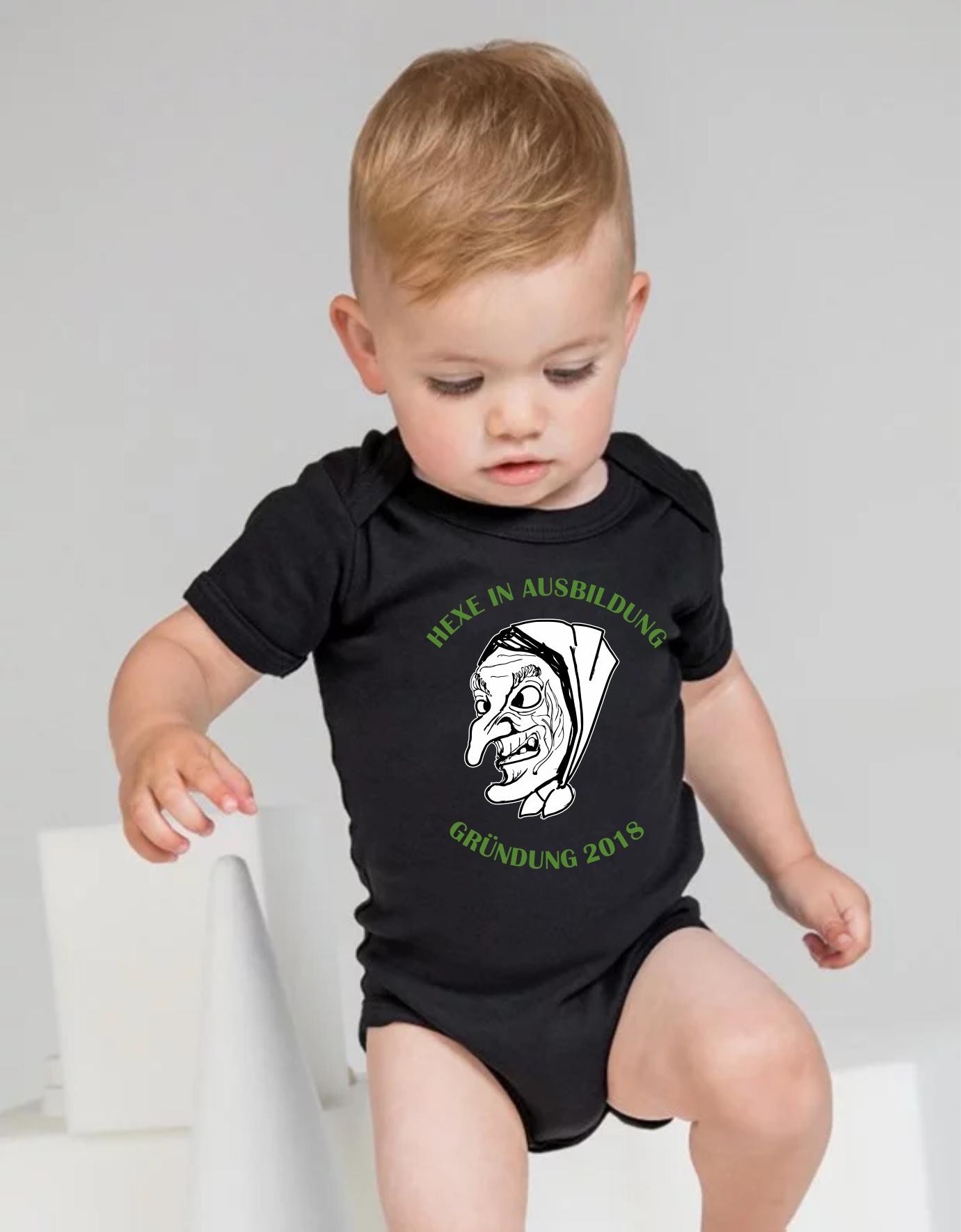 Narrenzunft Hohenacker Waldhexen - Hexe in Ausbildung - Baby Body
