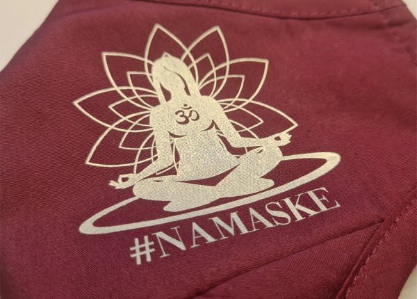 Namaske Yoga Namaste Maske Behelfsmaske Black Schwarz Yoga Sanskrit