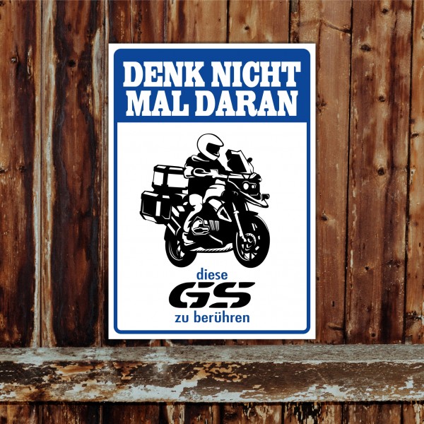 Motorrad Privatparkplatz parken verboten. Privatparkplatz Privatgrundstück Hinweisschild Parkplatz lustig freihalten