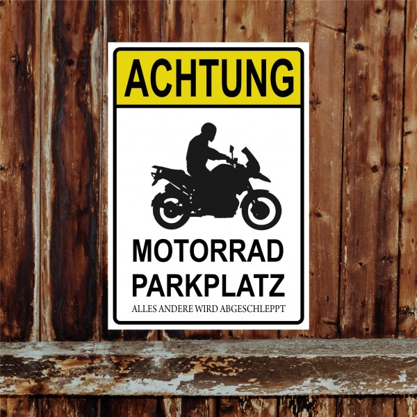 Motorrad Privatparkplatz parken verboten. Privatparkplatz Privatgrundstück Hinweisschild Parkplatz freihalten