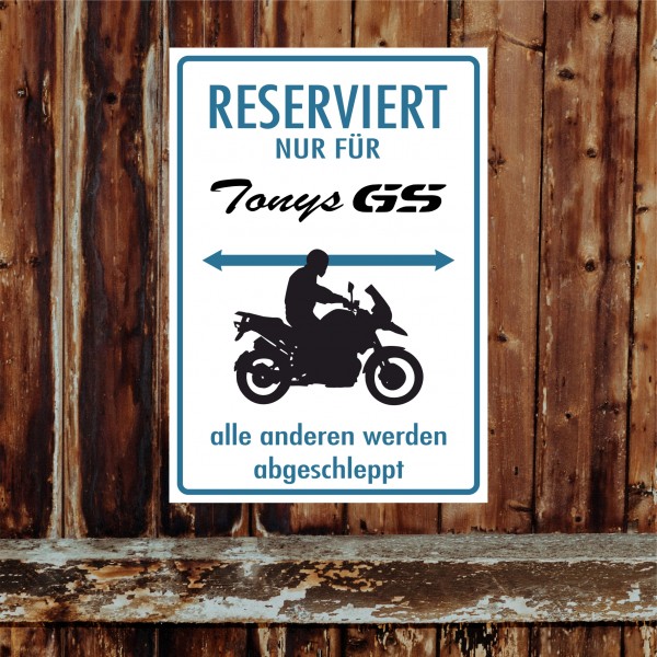 Motorrad Privatparkplatz parken verboten. Privatparkplatz Privatgrundstück Hinweisschild Parkplatz freihalten