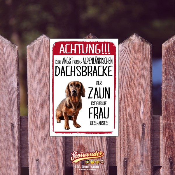 Alpenländische Dachsbracke Schild Achtung Zaun Frau Spruch Türschild Hundeschild Warnschild Fun